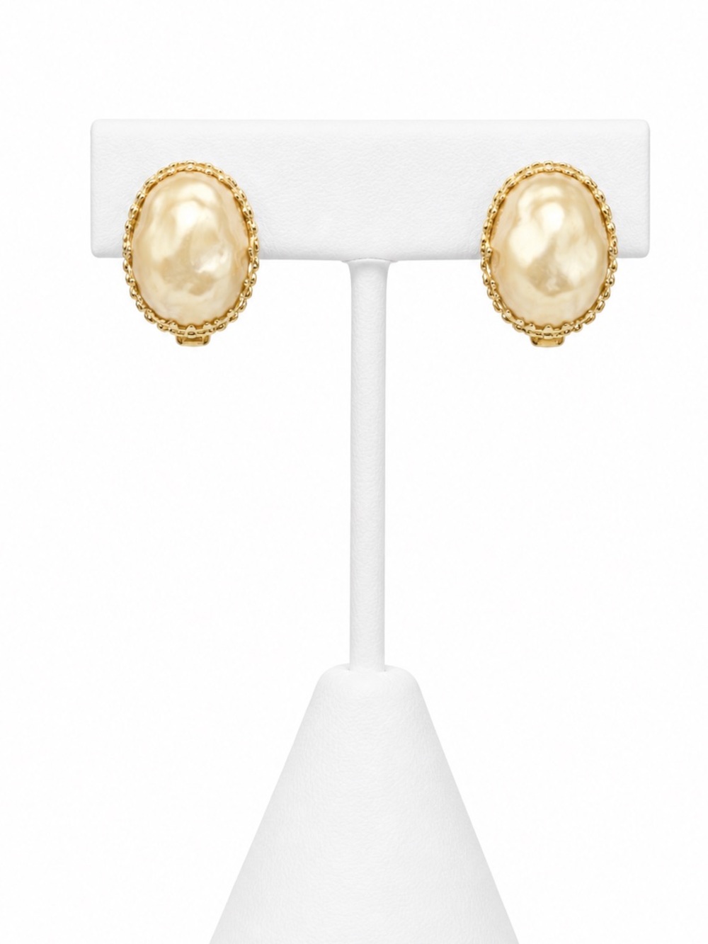 Vintage Mid Century Coro clip on pearl earrings